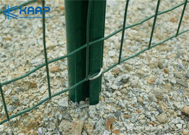 Prevenga la malla de alambre revestida que aherrumbra, superficial plano soldada con autógena de los paneles de la cerca incluso con los bordes rasantes